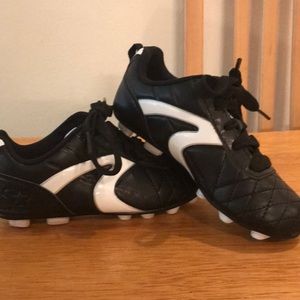 Kids Starter brand cleats & Shin Guards